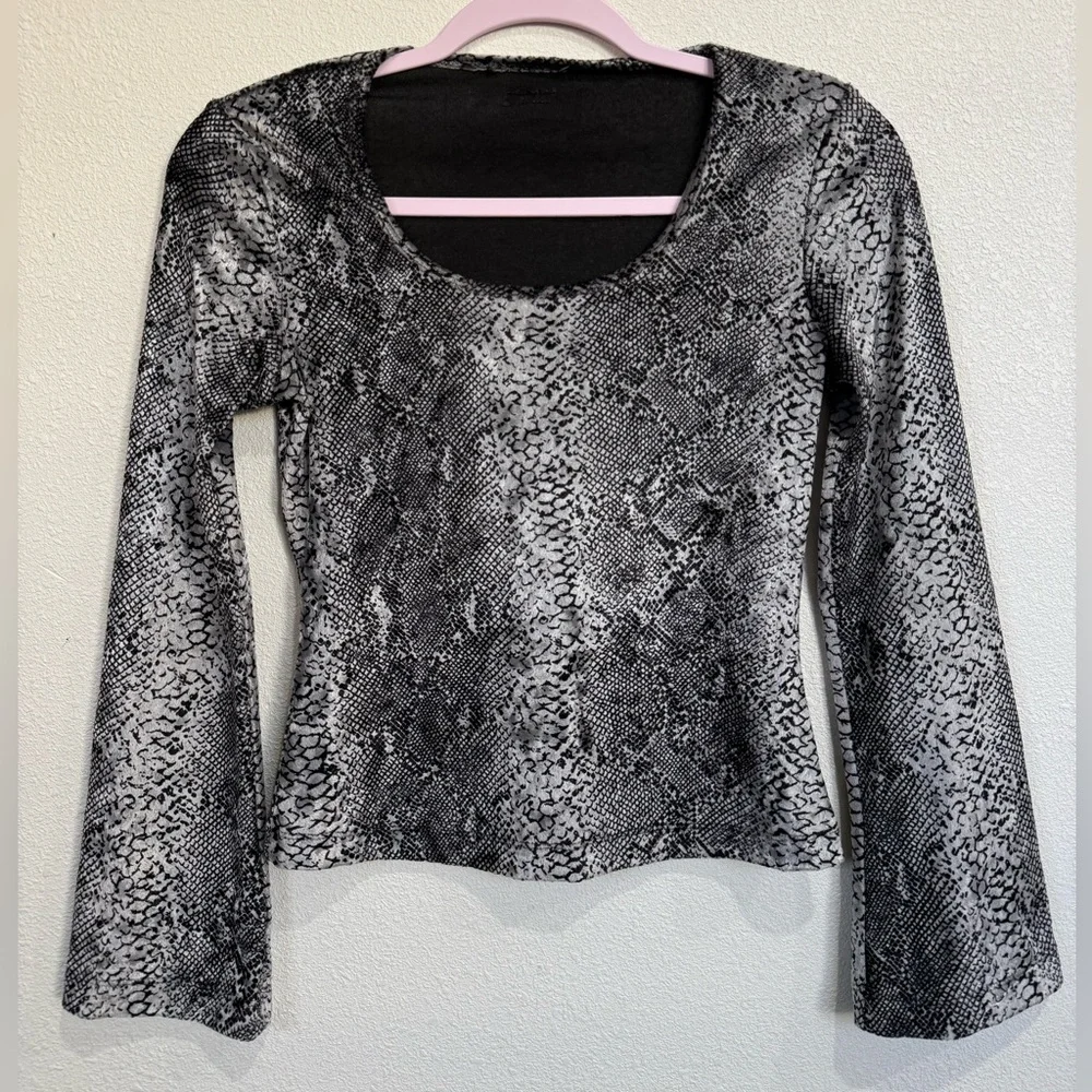 Vintage GUESS Y2K Snakeskin Print Mesh Long Sleeve Top Black Gray Fitted Size S - Picture 2 of 6